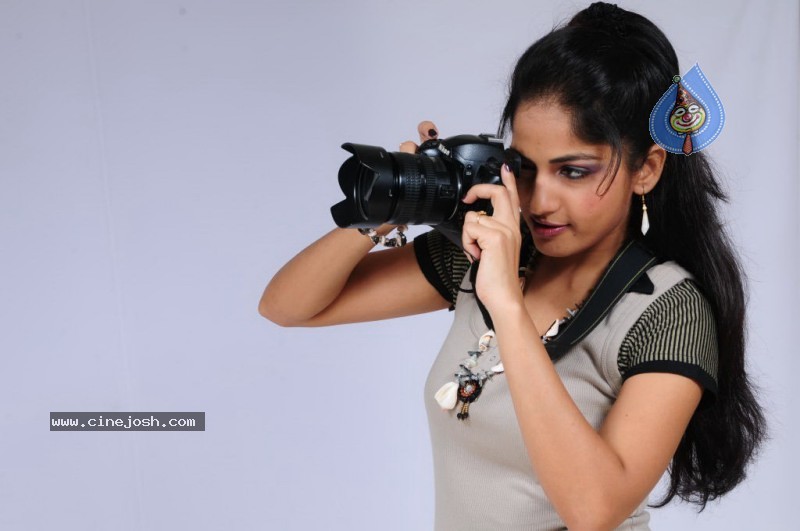 Madhavi Latha Stills - 67 / 210 photos