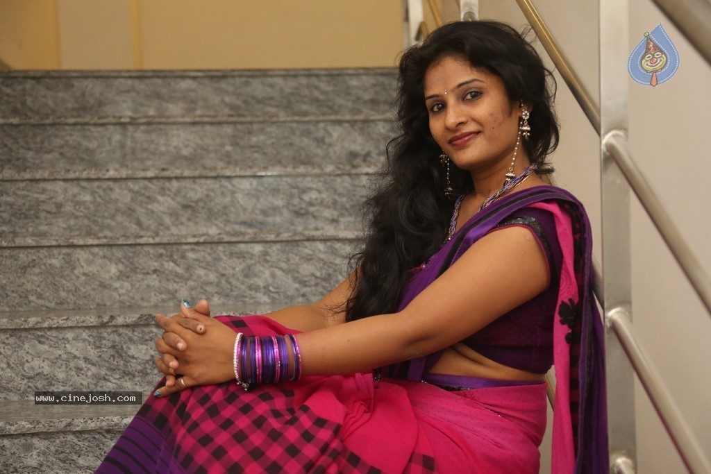 Madhavi Stills - 6 / 71 photos