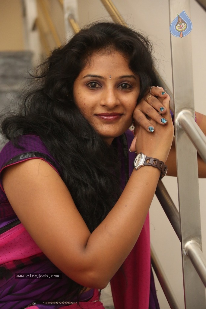 Madhavi Stills - 17 / 71 photos