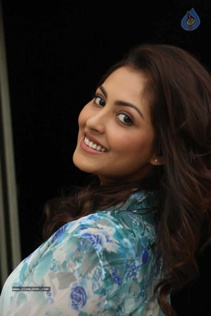 Madhu Shalini Gallery - 19 / 115 photos