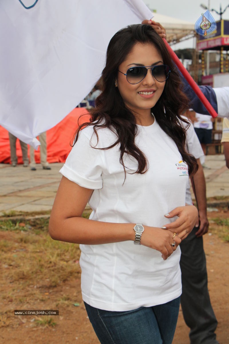 Madhu Shalini Gallery - 13 / 48 photos