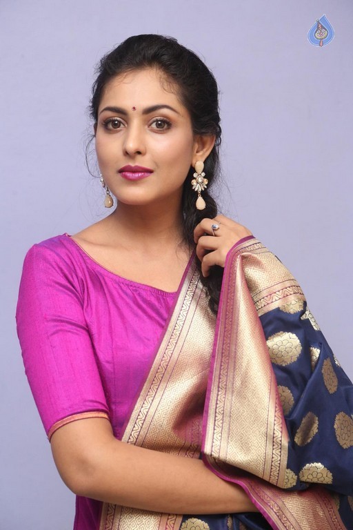 Madhu Shalini Photos - 5 / 42 photos