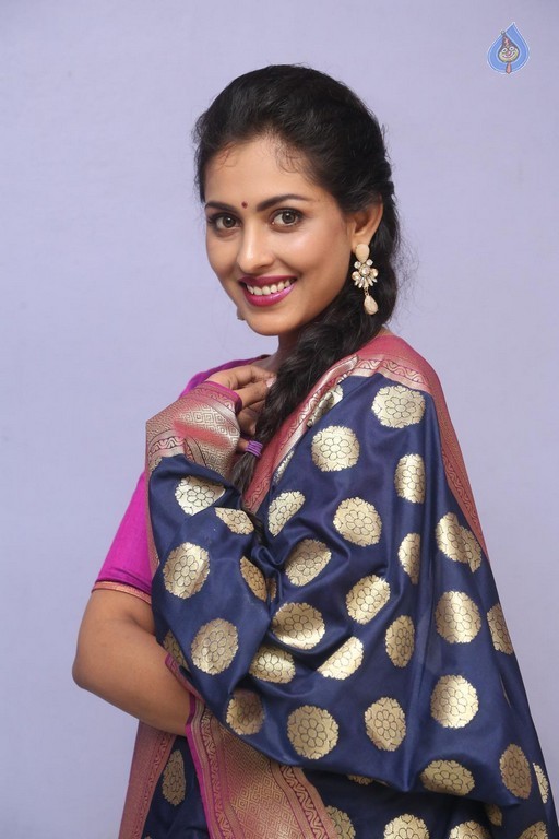 Madhu Shalini Photos - 9 / 42 photos