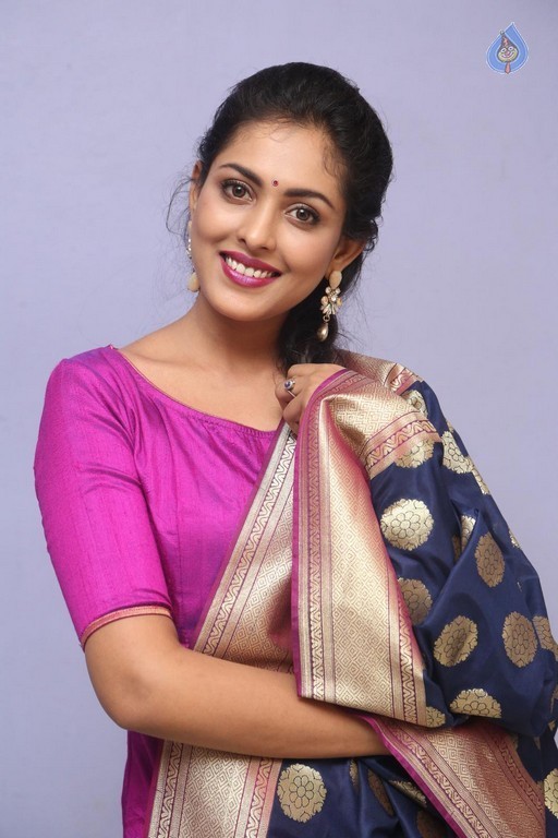 Madhu Shalini Photos - 10 / 42 photos