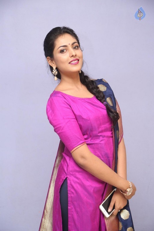 Madhu Shalini Photos - 26 / 42 photos