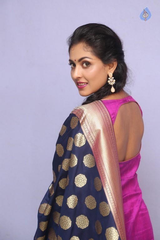 Madhu Shalini Photos - 34 / 42 photos