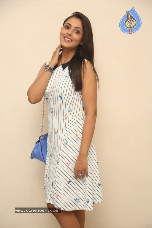 Madhu Shalini Photos - 12 / 26 photos