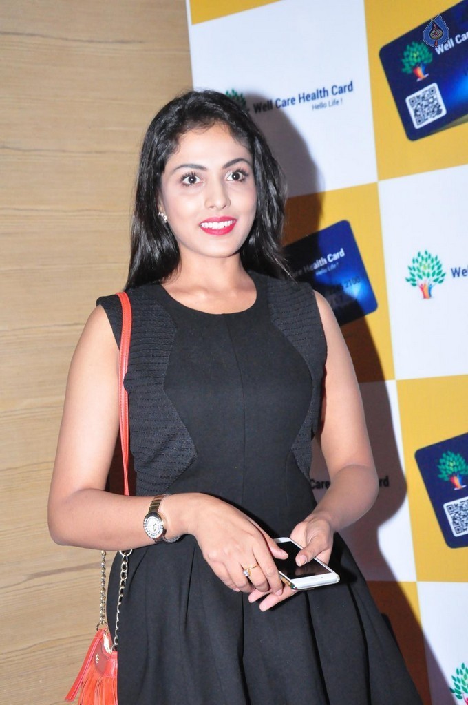 Madhu Shalini Photos - 4 / 21 photos