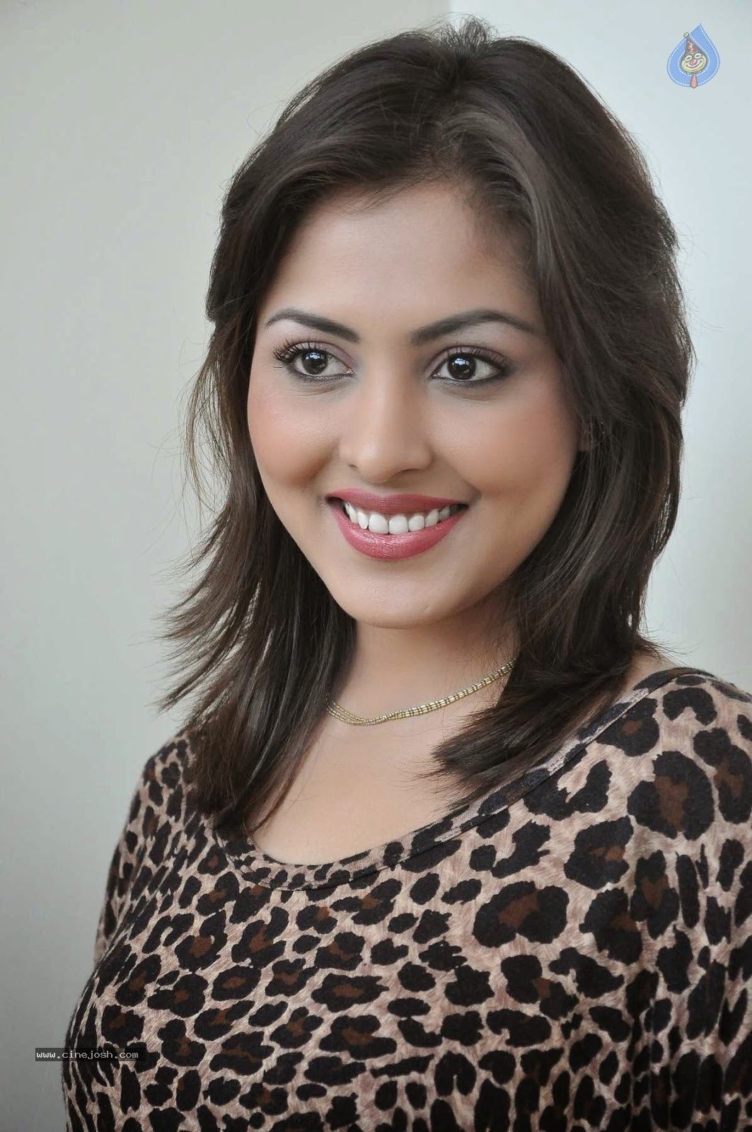 Madhu Shalini Stills - 61 / 96 photos