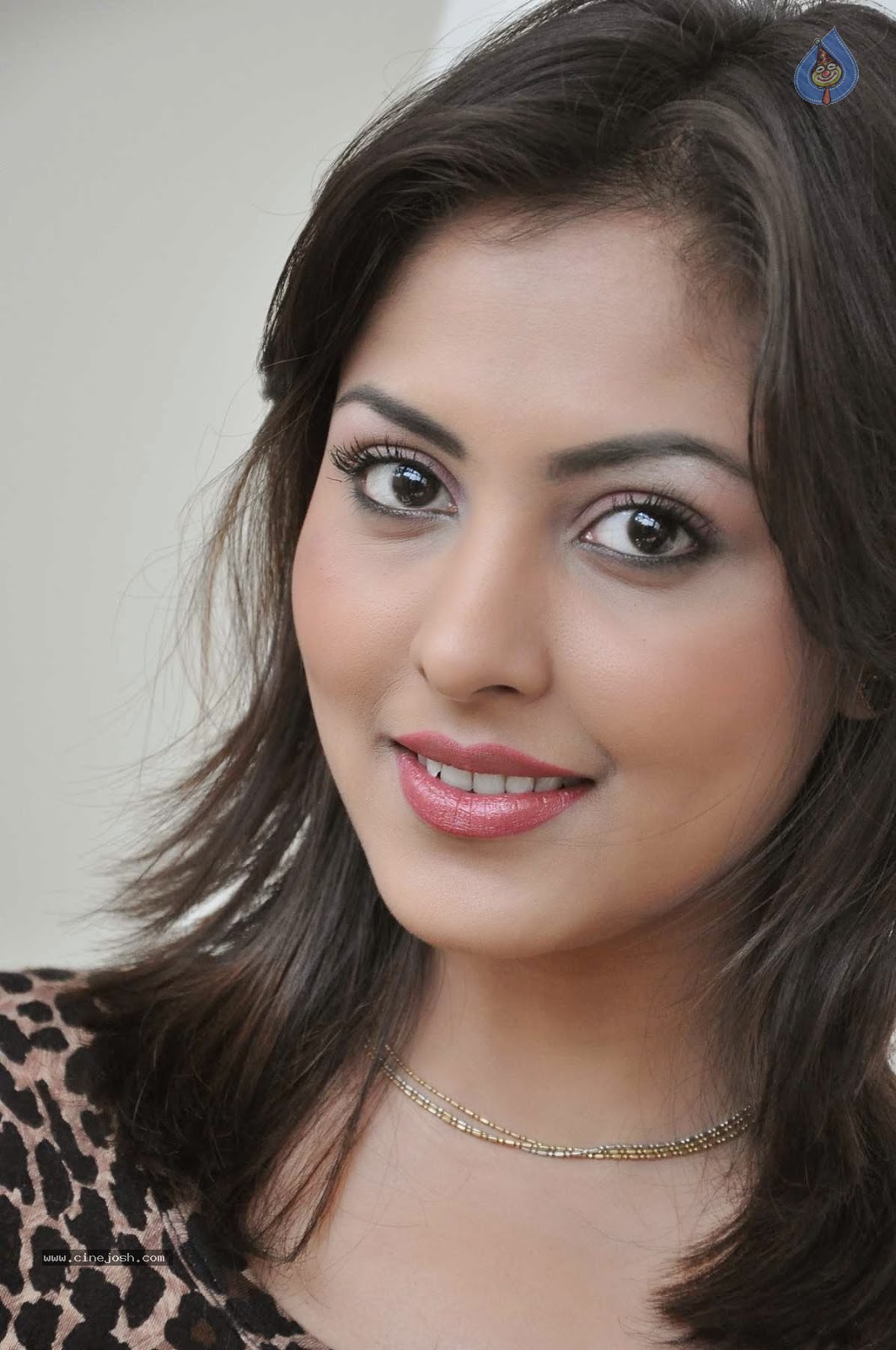 Madhu Shalini Stills - 84 / 96 photos