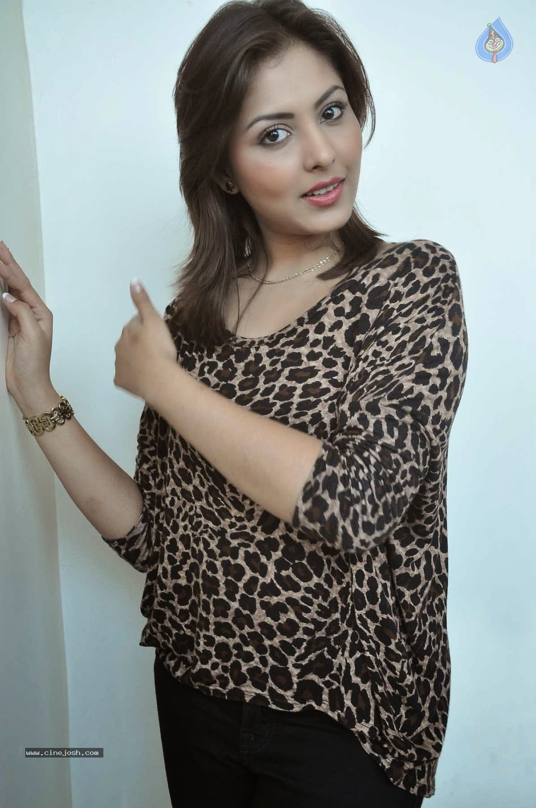 Madhu Shalini Stills - 87 / 96 photos