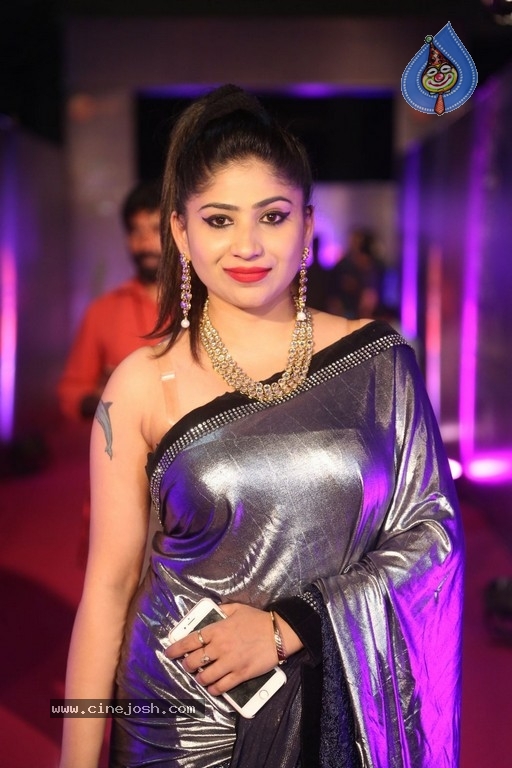 Madhulagna Das At Zee Apsara Awards - 1 / 30 photos