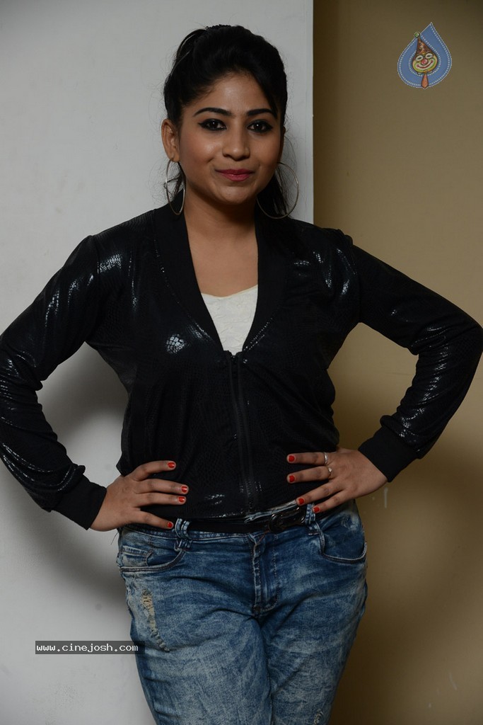 Madhulagna Das Stills - 16 / 35 photos