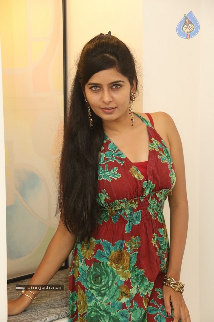 Madhumitha Gallery - 4 / 93 photos