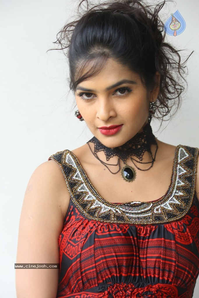 Madhumitha Hot Gallery - 5 / 117 photos