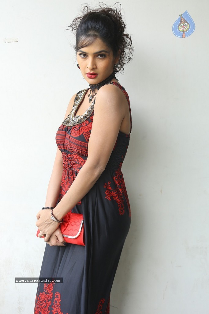 Madhumitha Hot Gallery - 9 / 117 photos