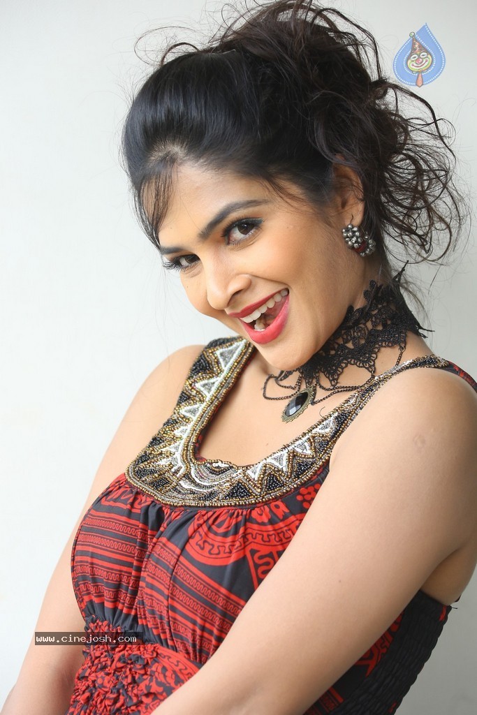 Madhumitha Hot Gallery - 18 / 117 photos