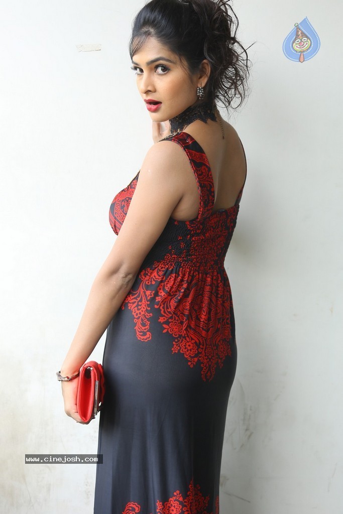 Madhumitha Hot Gallery - 40 / 117 photos