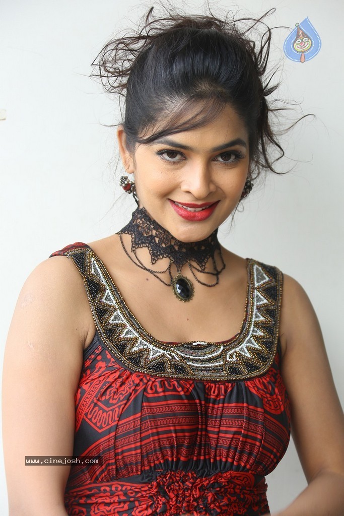 Madhumitha Hot Gallery - 43 / 117 photos