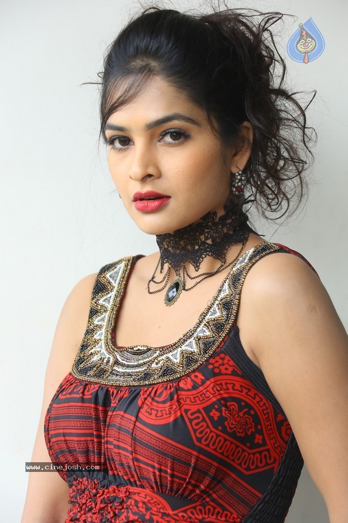 Madhumitha Hot Gallery - 49 / 117 photos