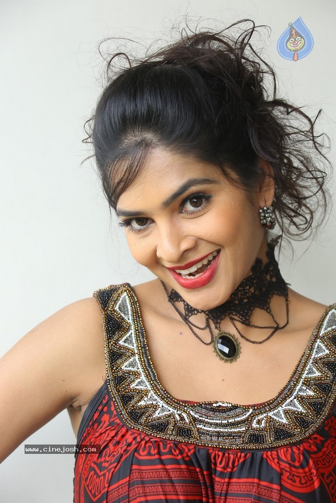 Madhumitha Hot Gallery - 64 / 117 photos