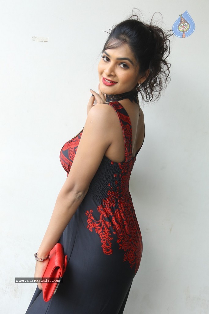 Madhumitha Hot Gallery - 65 / 117 photos