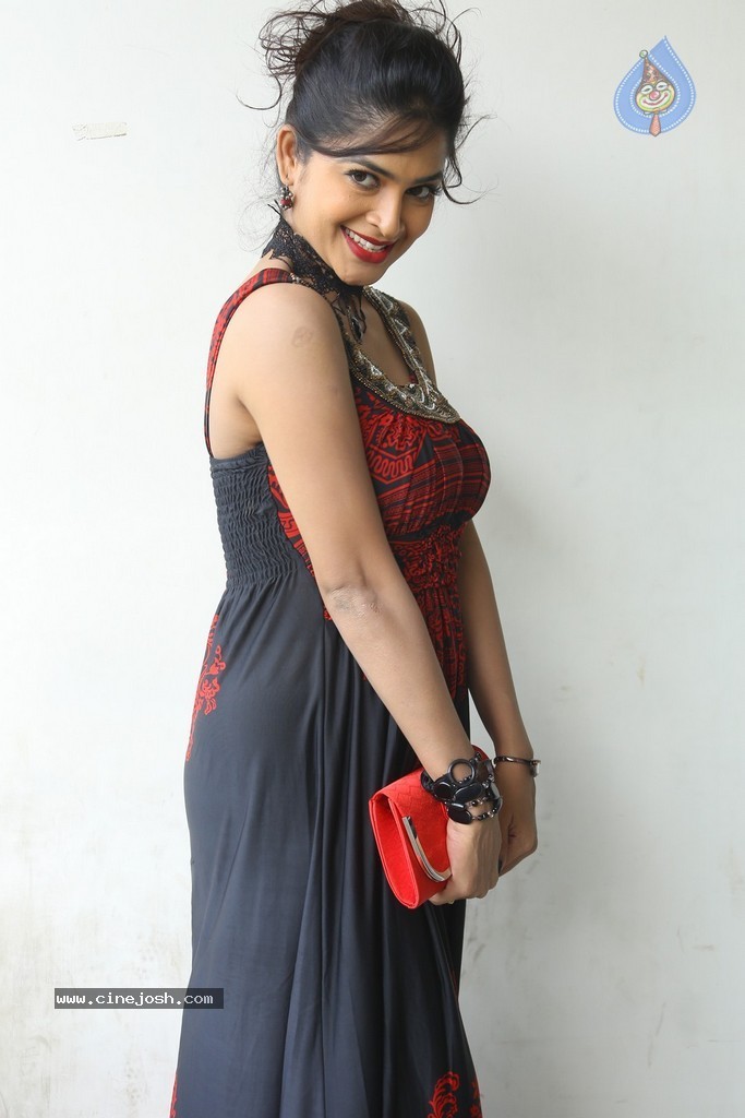 Madhumitha Hot Gallery - 68 / 117 photos