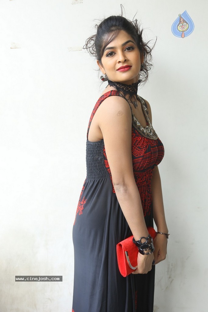 Madhumitha Hot Gallery - 75 / 117 photos