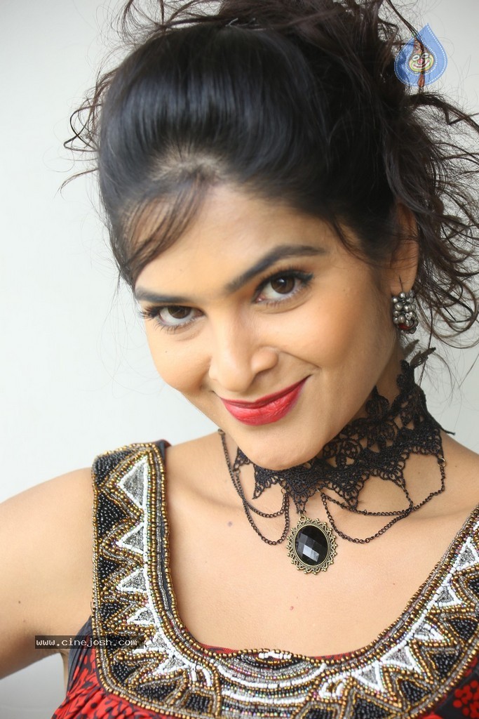 Madhumitha Hot Gallery - 82 / 117 photos