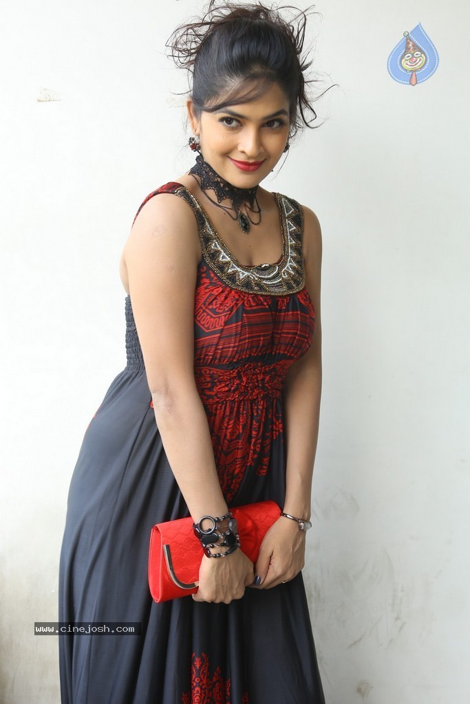 Madhumitha Hot Gallery - 86 / 117 photos