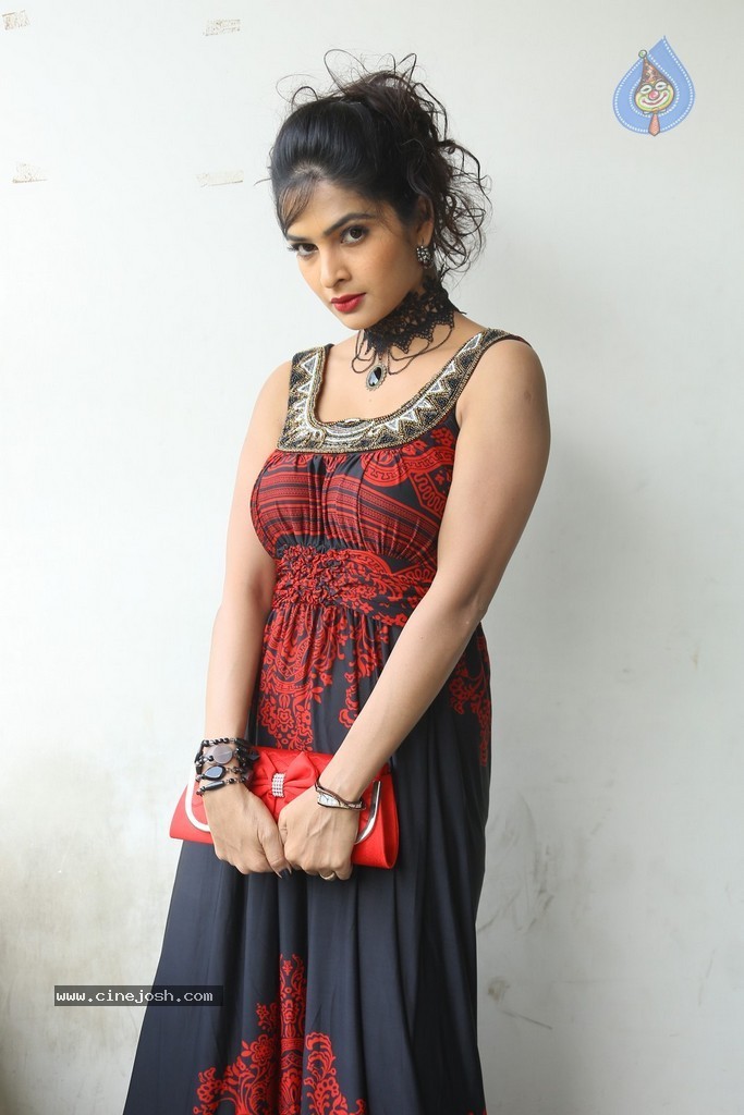 Madhumitha Hot Gallery - 89 / 117 photos