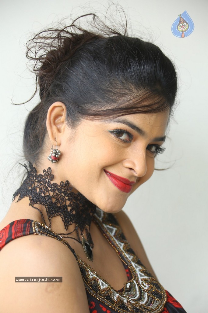 Madhumitha Hot Gallery - 93 / 117 photos