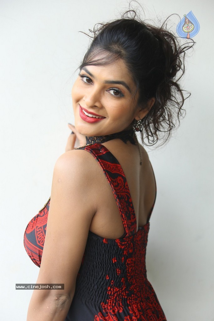 Madhumitha Hot Gallery - 99 / 117 photos