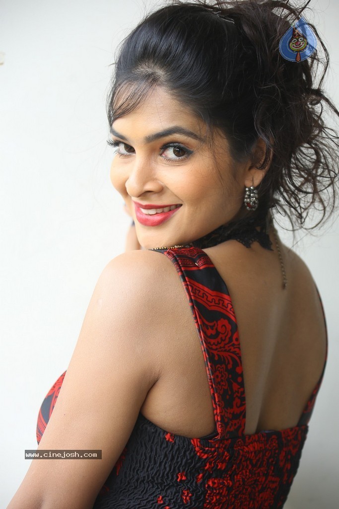 Madhumitha Hot Gallery - 104 / 117 photos