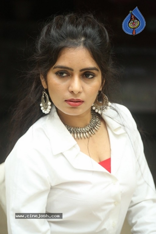 Madhumitha Krishna Stills - 17 / 39 photos