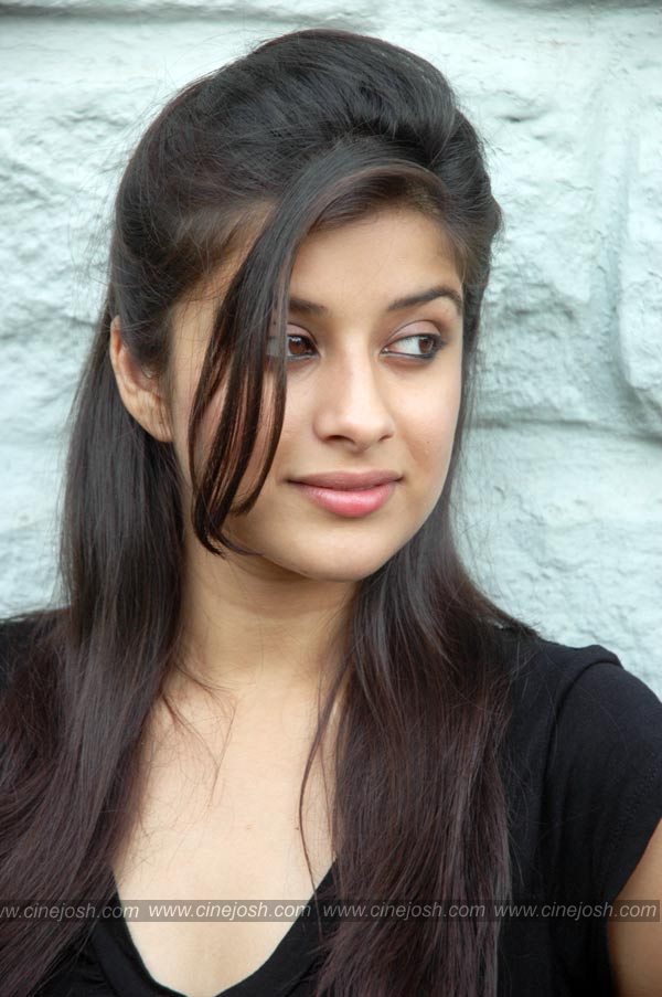 Madhurima - 20 / 122 photos