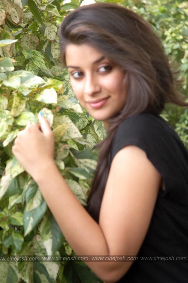 Madhurima - 72 / 122 photos