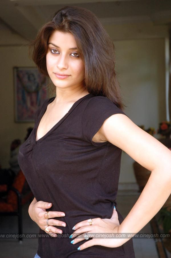 Madhurima - 84 / 122 photos