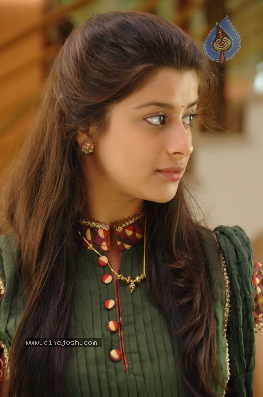 Madhurima - Mouna Ragam Movie - 21 / 66 photos