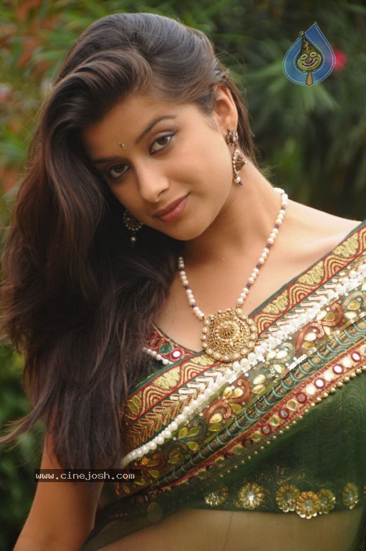 Madhurima - Mouna Ragam Movie - 35 / 66 photos