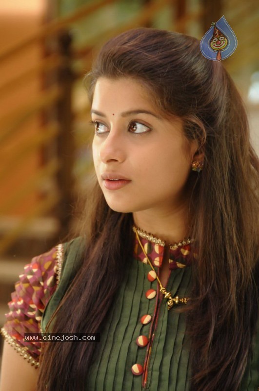 Madhurima - Mouna Ragam Movie - 36 / 66 photos