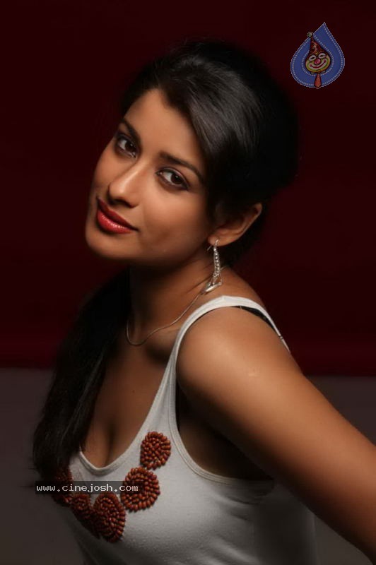 Madhurima Latest Gallery - 29 / 81 photos