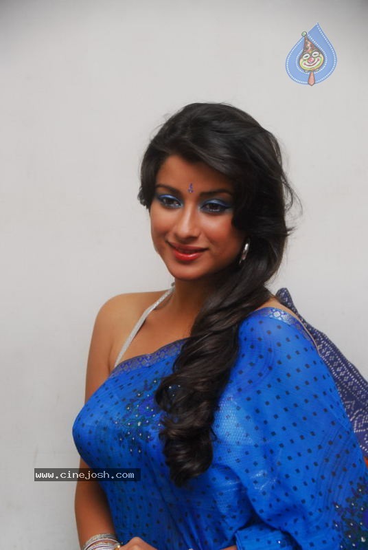 Madhurima Latest Photo Gallery - 1 / 40 photos