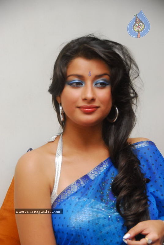 Madhurima Latest Photo Gallery - 10 / 40 photos