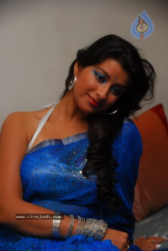 Madhurima Latest Photo Gallery - 29 / 40 photos