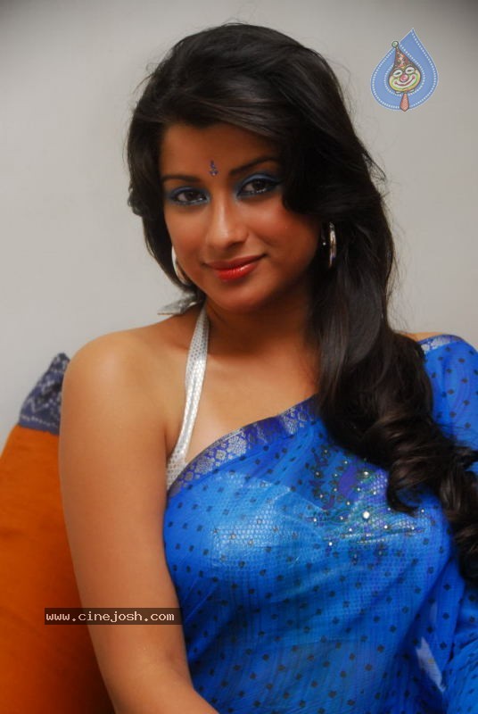 Madhurima Latest Photo Gallery - 35 / 40 photos