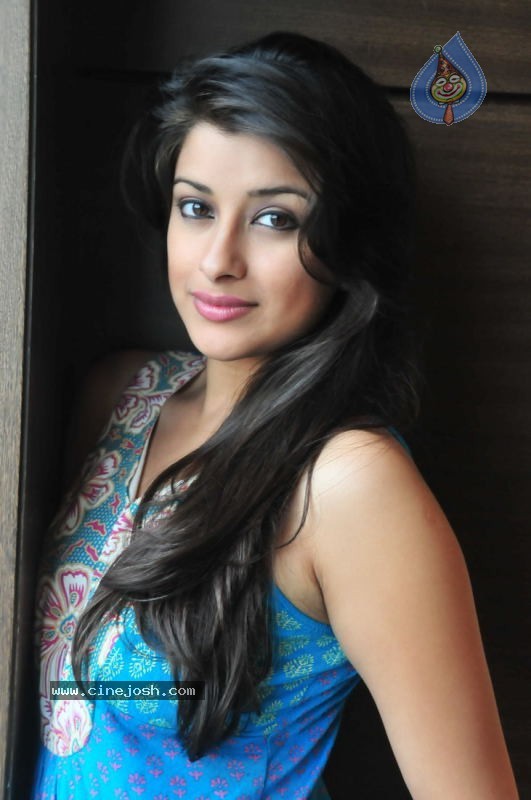 Madhurima Latest Photos - 34 / 108 photos