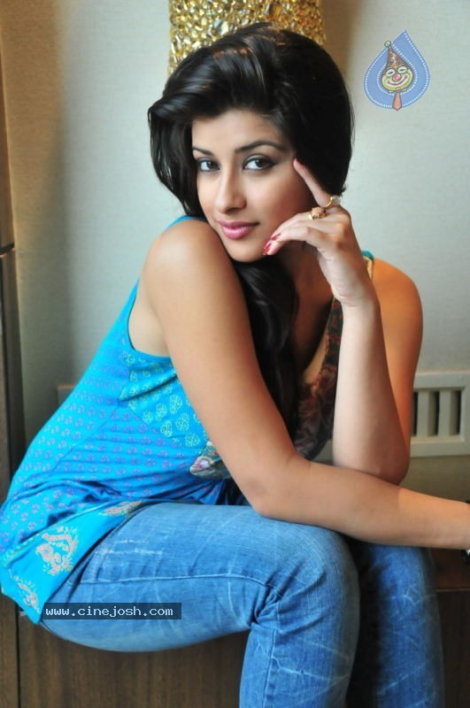 Madhurima Latest Photos - 101 / 108 photos