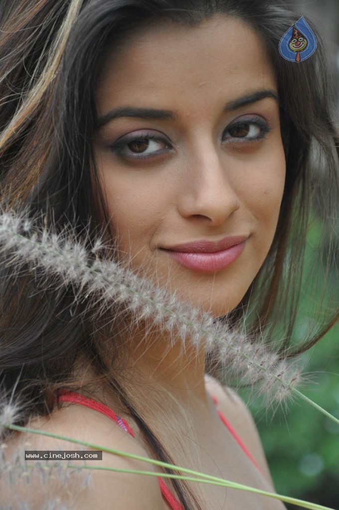 Madhurima Latest Photos - 22 / 41 photos