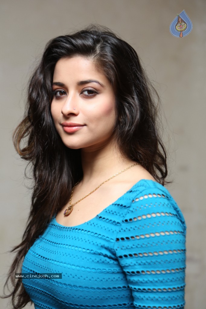 Madhurima Latest Photos - 28 / 48 photos